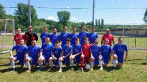 Mannschaftsfoto in blauen Vereinstrikots JSG