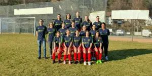 B- und C-Juniorinnen mit neuen Trainingsshirts