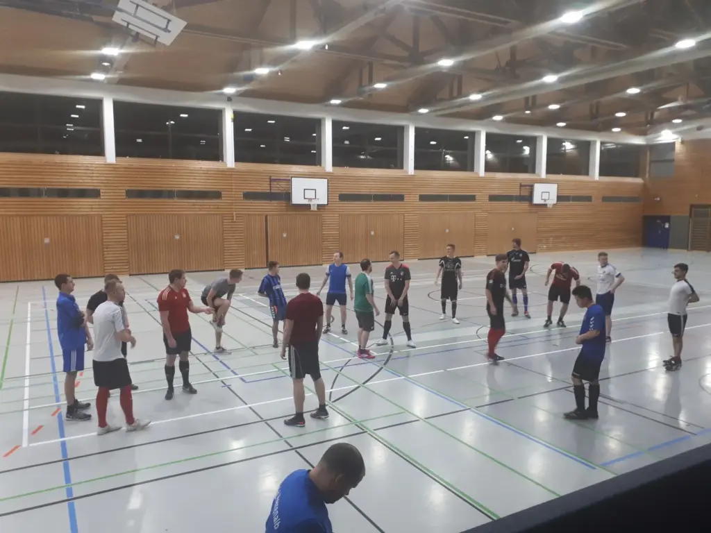 Sportstätten: Sporthalle mit mehreren Spielern