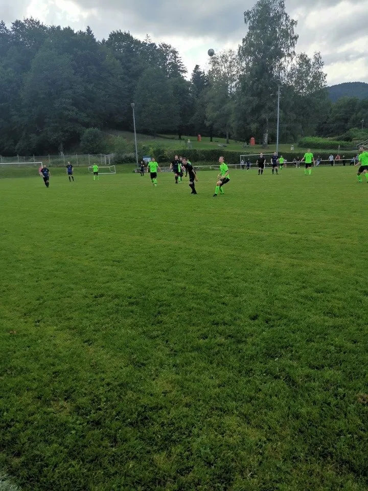 Spielszene Spieler in grünen Trikots