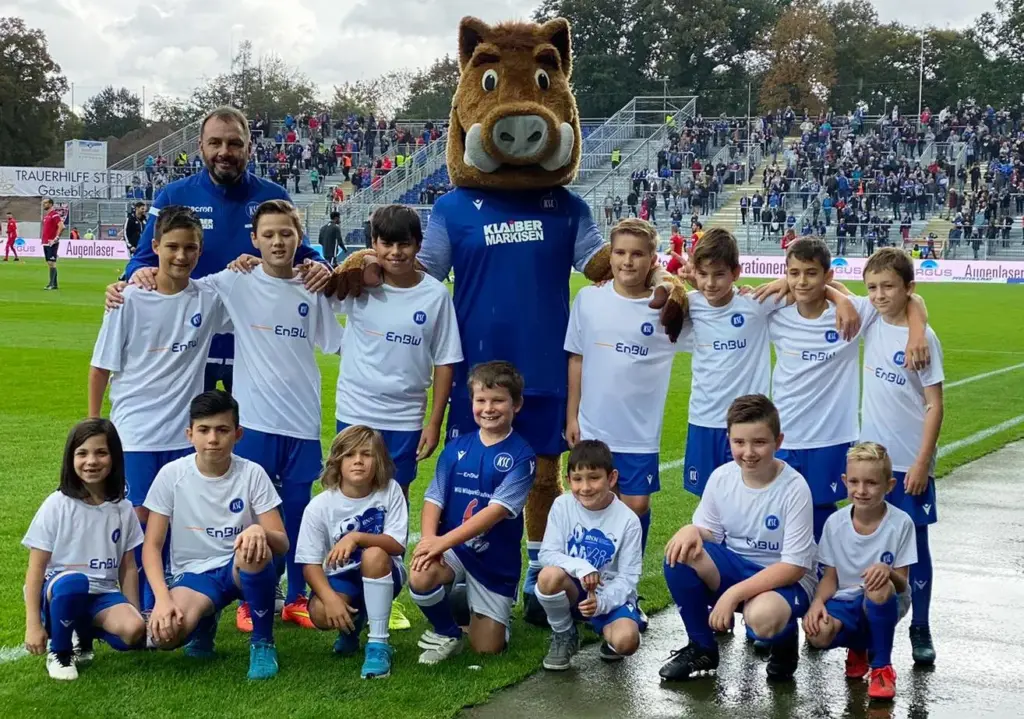 Mannschaftsfoto D-jugend Einlaufkinder KSC