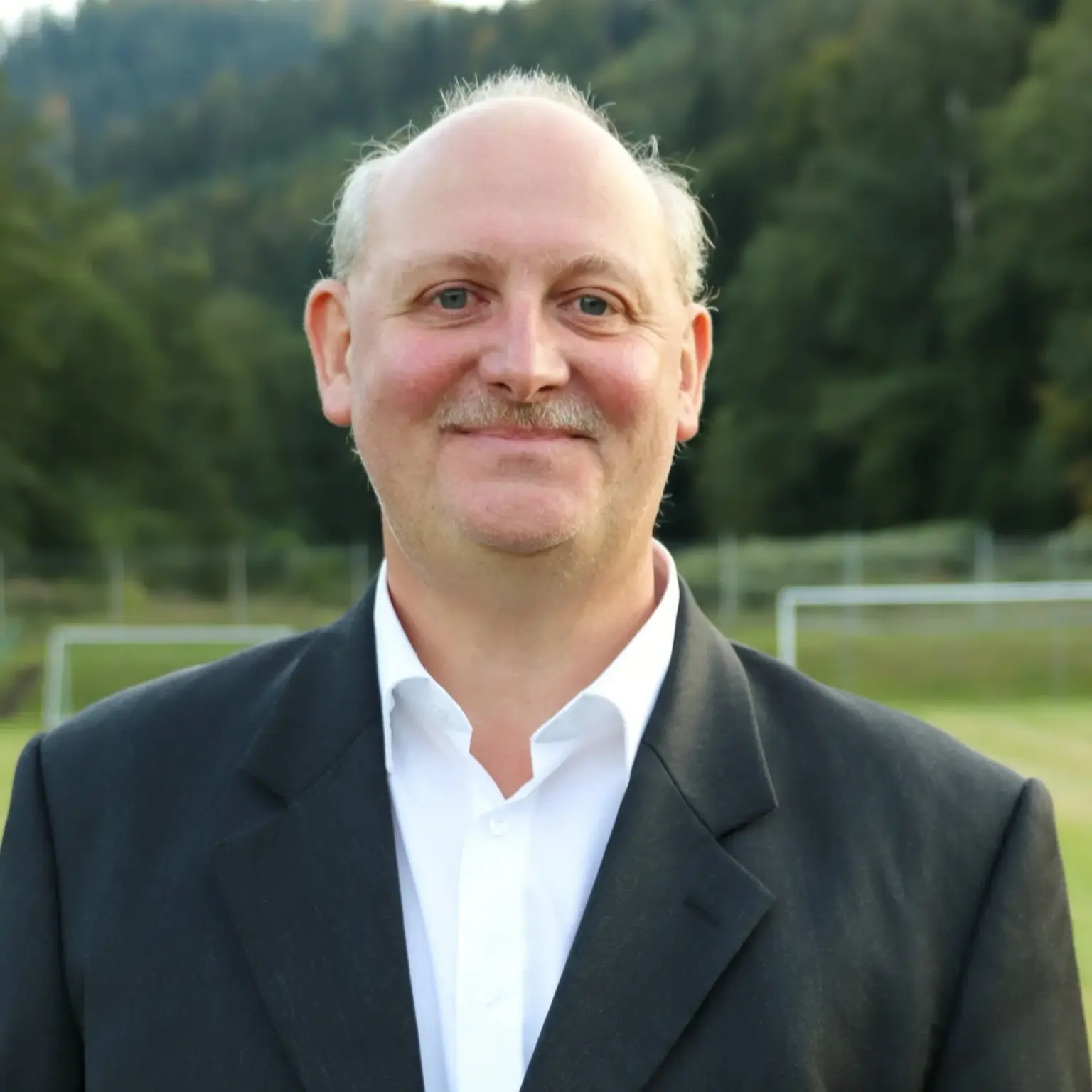 Frank Hamberger Porträt im Anzug