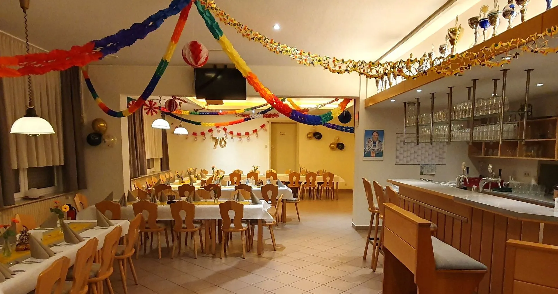 Sportheim des SV Bad Herrenalb mit Faschingsdekoration