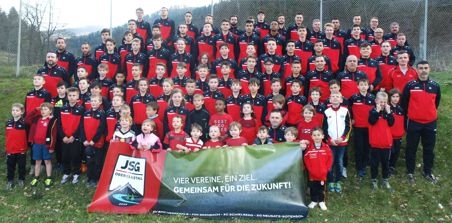 Jugendspieler und Trainer der JSG Oberes Albtal Jugendspieler und Trainer der JSG Oberes Albtal